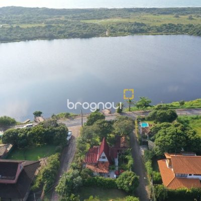 Casa com 157m², 3 quartos (sendo 1 suíte), 2 garagens, no bairro Rio Tavares Central em Florianópolis