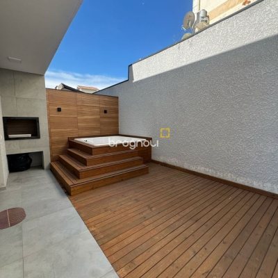 Casa com 150m², 3 quartos (sendo 3 suítes), 2 garagens, no bairro Ingleses em Florianópolis