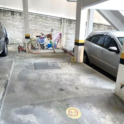 Apartamento com 77m², 2 quartos (sendo 1 suíte), 1 garagem, no bairro Agronômica em Florianópolis