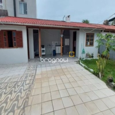 Casa com 144m², 4 quartos (sendo 1 suíte), 2 garagens, no bairro Ingleses em Florianópolis
