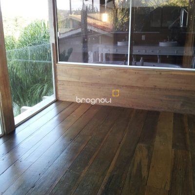 Casa com 270m², 2 quartos (sendo 1 suíte), 2 garagens, no bairro Lagoa da Conceição em Florianópolis