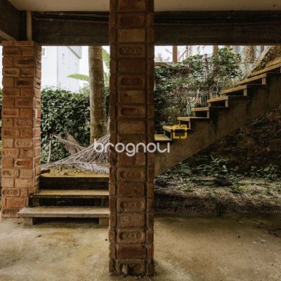 Casa com 270m², 2 quartos (sendo 1 suíte), 2 garagens, no bairro Lagoa da Conceição em Florianópolis