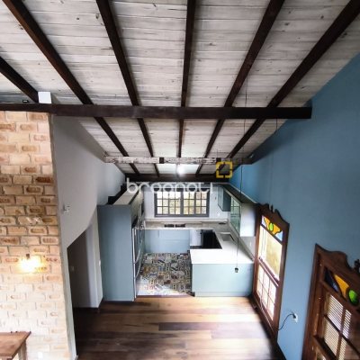 Casa com 270m², 2 quartos (sendo 1 suíte), 2 garagens, no bairro Lagoa da Conceição em Florianópolis
