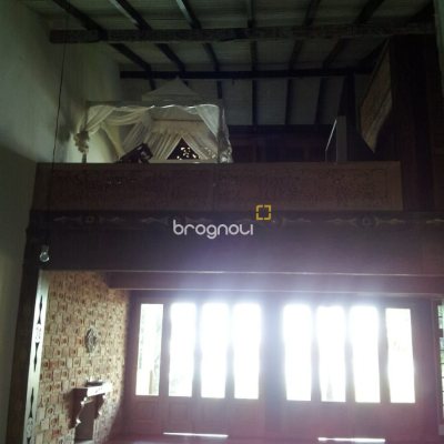 Casa com 270m², 2 quartos (sendo 1 suíte), 2 garagens, no bairro Lagoa da Conceição em Florianópolis