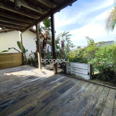 Casa com 270m², 2 quartos (sendo 1 suíte), 2 garagens, no bairro Lagoa da Conceição em Florianópolis