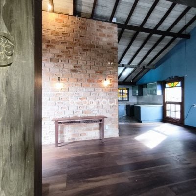 Casa com 270m², 2 quartos (sendo 1 suíte), 2 garagens, no bairro Lagoa da Conceição em Florianópolis