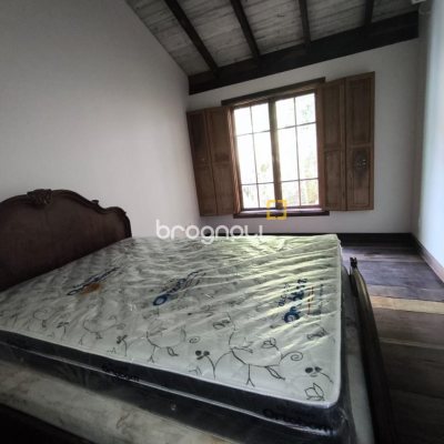Casa com 270m², 2 quartos (sendo 1 suíte), 2 garagens, no bairro Lagoa da Conceição em Florianópolis