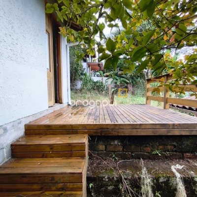 Casa com 270m², 2 quartos (sendo 1 suíte), 2 garagens, no bairro Lagoa da Conceição em Florianópolis