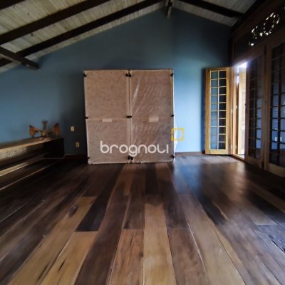 Casa com 270m², 2 quartos (sendo 1 suíte), 2 garagens, no bairro Lagoa da Conceição em Florianópolis