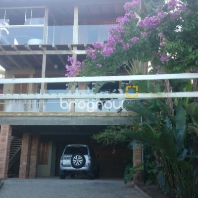 Casa com 270m², 2 quartos (sendo 1 suíte), 2 garagens, no bairro Lagoa da Conceição em Florianópolis