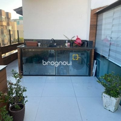 Cobertura com 102m², 2 quartos (sendo 1 suíte), no bairro São João do Rio Vermelho em Florianópolis