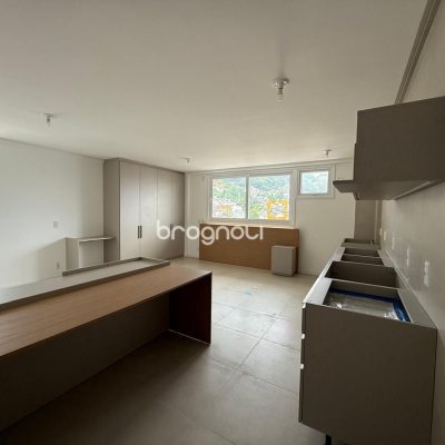 Studio com 50m², 1 quarto (sendo 1 suíte), 1 garagem, no bairro Centro em Florianópolis