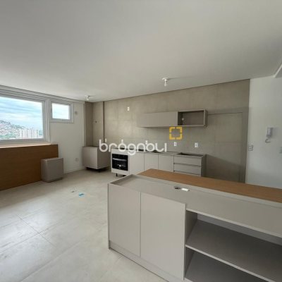 Studio com 50m², 1 quarto (sendo 1 suíte), 1 garagem, no bairro Centro em Florianópolis