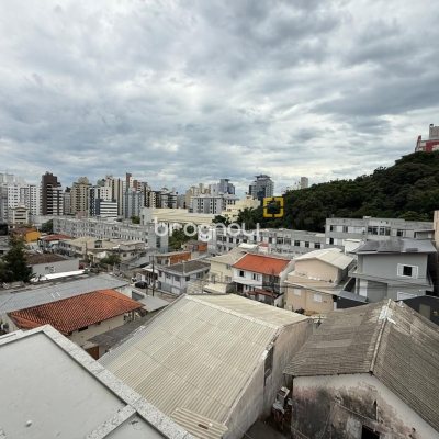 Studio com 40m², 1 quarto, 1 garagem, no bairro Centro em Florianópolis