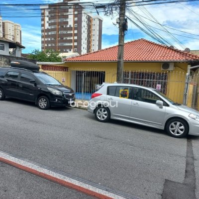 Casa com 98m², 12 quartos (sendo 2 suítes), 1 garagem, no bairro Barreiros em São José