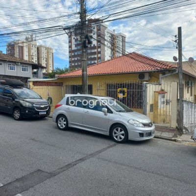 Casa com 98m², 12 quartos (sendo 2 suítes), 1 garagem, no bairro Barreiros em São José