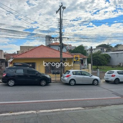 Casa com 98m², 12 quartos (sendo 2 suítes), 1 garagem, no bairro Barreiros em São José