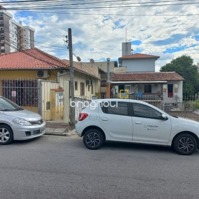 Casa com 98m², 12 quartos (sendo 2 suítes), 1 garagem, no bairro Barreiros em São José