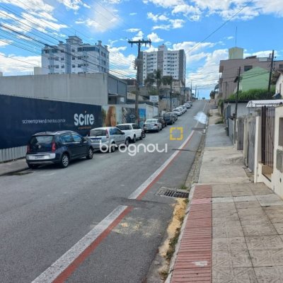 Casa com 98m², 12 quartos (sendo 2 suítes), 1 garagem, no bairro Barreiros em São José