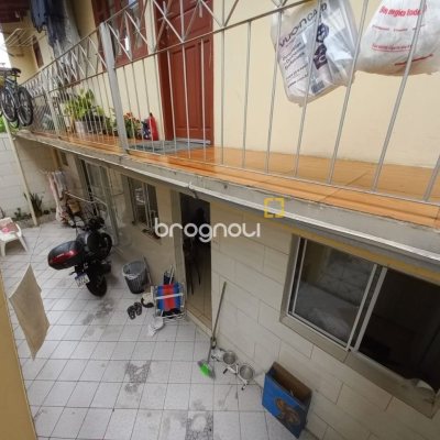 Casa com 98m², 12 quartos (sendo 2 suítes), 1 garagem, no bairro Barreiros em São José