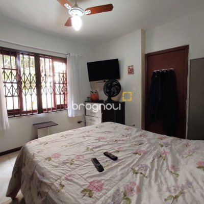 Casa com 250m², 3 quartos (sendo 1 suíte), 4 garagens, no bairro Centro em São José