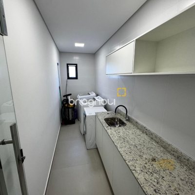 Studio com 32m², 1 quarto, 1 garagem, no bairro Ribeirão da Ilha em Florianópolis