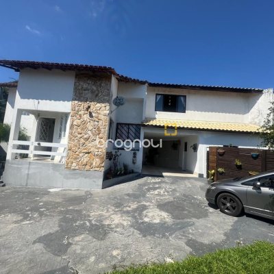 Casa com 110m², 3 quartos, 5 garagens, no bairro Itacorubi em Florianópolis
