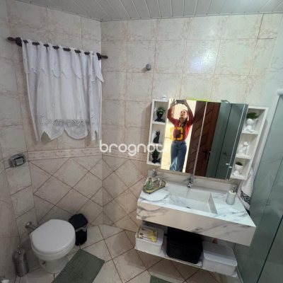 Casa com 110m², 3 quartos, 5 garagens, no bairro Itacorubi em Florianópolis