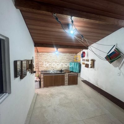 Casa com 110m², 3 quartos, 5 garagens, no bairro Itacorubi em Florianópolis