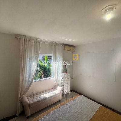Casa com 110m², 3 quartos, 5 garagens, no bairro Itacorubi em Florianópolis