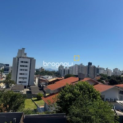 Casa com 110m², 3 quartos, 5 garagens, no bairro Itacorubi em Florianópolis