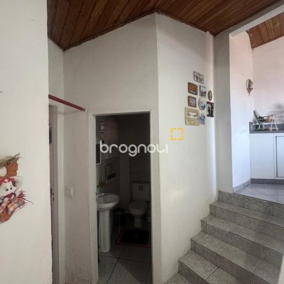 Casa com 110m², 3 quartos, 5 garagens, no bairro Itacorubi em Florianópolis