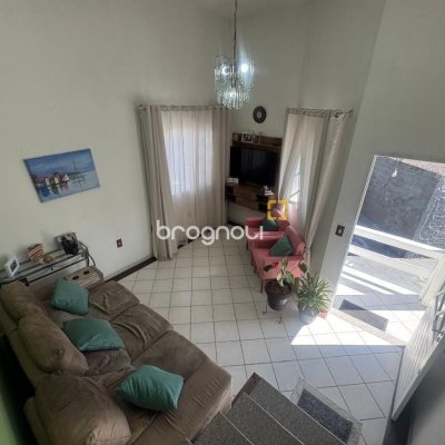 Casa com 110m², 3 quartos, 5 garagens, no bairro Itacorubi em Florianópolis