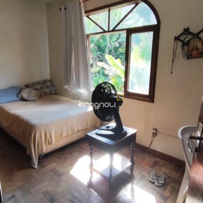 Casa com 269m², 3 quartos (sendo 1 suíte), 2 garagens, no bairro Costeira do Pirajubaé em Florianópolis