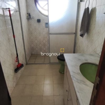 Casa com 269m², 3 quartos (sendo 1 suíte), 2 garagens, no bairro Costeira do Pirajubaé em Florianópolis