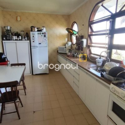 Casa com 269m², 3 quartos (sendo 1 suíte), 2 garagens, no bairro Costeira do Pirajubaé em Florianópolis