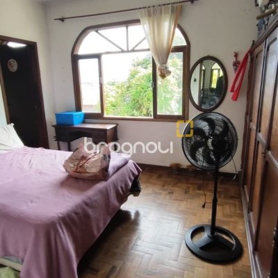 Casa com 269m², 3 quartos (sendo 1 suíte), 2 garagens, no bairro Costeira do Pirajubaé em Florianópolis