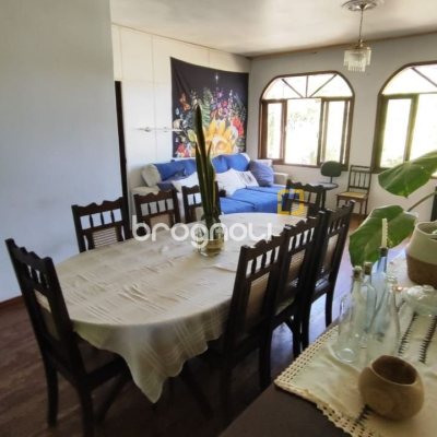 Casa com 269m², 3 quartos (sendo 1 suíte), 2 garagens, no bairro Costeira do Pirajubaé em Florianópolis