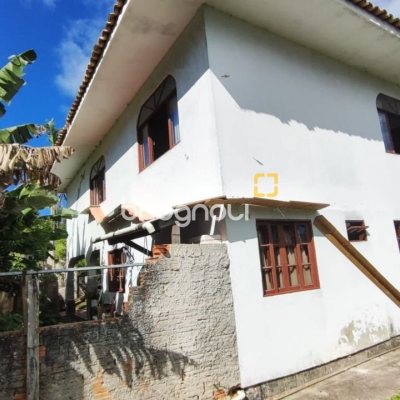 Casa com 269m², 3 quartos (sendo 1 suíte), 2 garagens, no bairro Costeira do Pirajubaé em Florianópolis