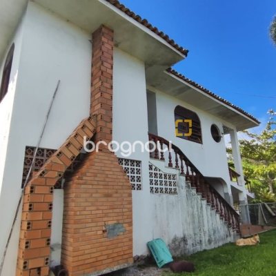 Casa com 269m², 3 quartos (sendo 1 suíte), 2 garagens, no bairro Costeira do Pirajubaé em Florianópolis