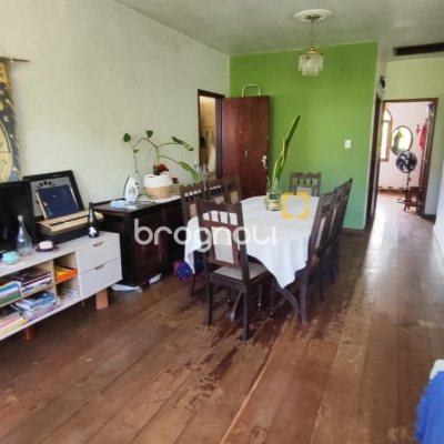 Casa com 269m², 3 quartos (sendo 1 suíte), 2 garagens, no bairro Costeira do Pirajubaé em Florianópolis