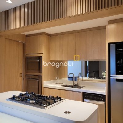 Apartamento com 73m², 2 quartos (sendo 1 suíte), 2 garagens, no bairro Centro em Florianópolis