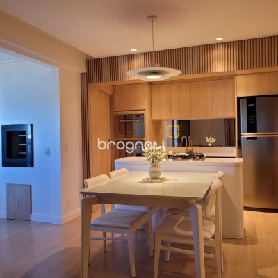 Apartamento com 73m², 2 quartos (sendo 1 suíte), 2 garagens, no bairro Centro em Florianópolis