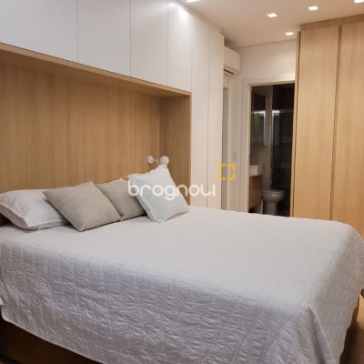 Apartamento com 73m², 2 quartos (sendo 1 suíte), 2 garagens, no bairro Centro em Florianópolis