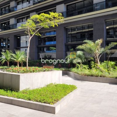 Apartamento com 73m², 2 quartos (sendo 1 suíte), 2 garagens, no bairro Centro em Florianópolis