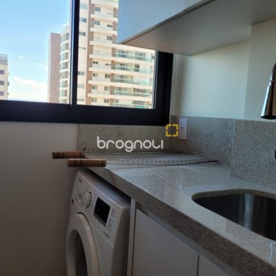 Apartamento com 73m², 2 quartos (sendo 1 suíte), 2 garagens, no bairro Centro em Florianópolis