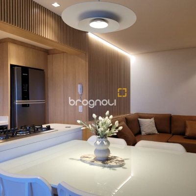 Apartamento com 73m², 2 quartos (sendo 1 suíte), 2 garagens, no bairro Centro em Florianópolis