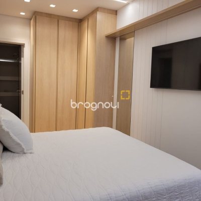 Apartamento com 73m², 2 quartos (sendo 1 suíte), 2 garagens, no bairro Centro em Florianópolis