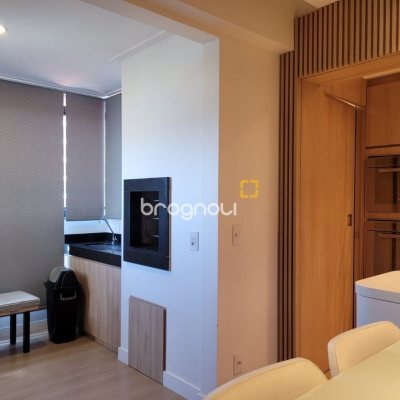 Apartamento com 73m², 2 quartos (sendo 1 suíte), 2 garagens, no bairro Centro em Florianópolis