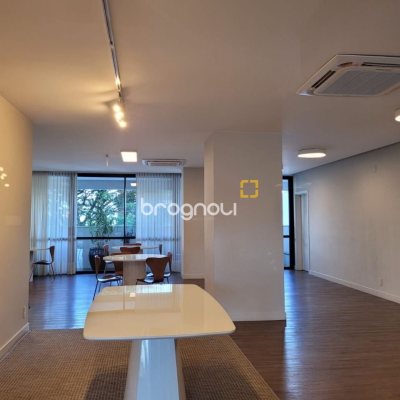 Apartamento com 73m², 2 quartos (sendo 1 suíte), 2 garagens, no bairro Centro em Florianópolis